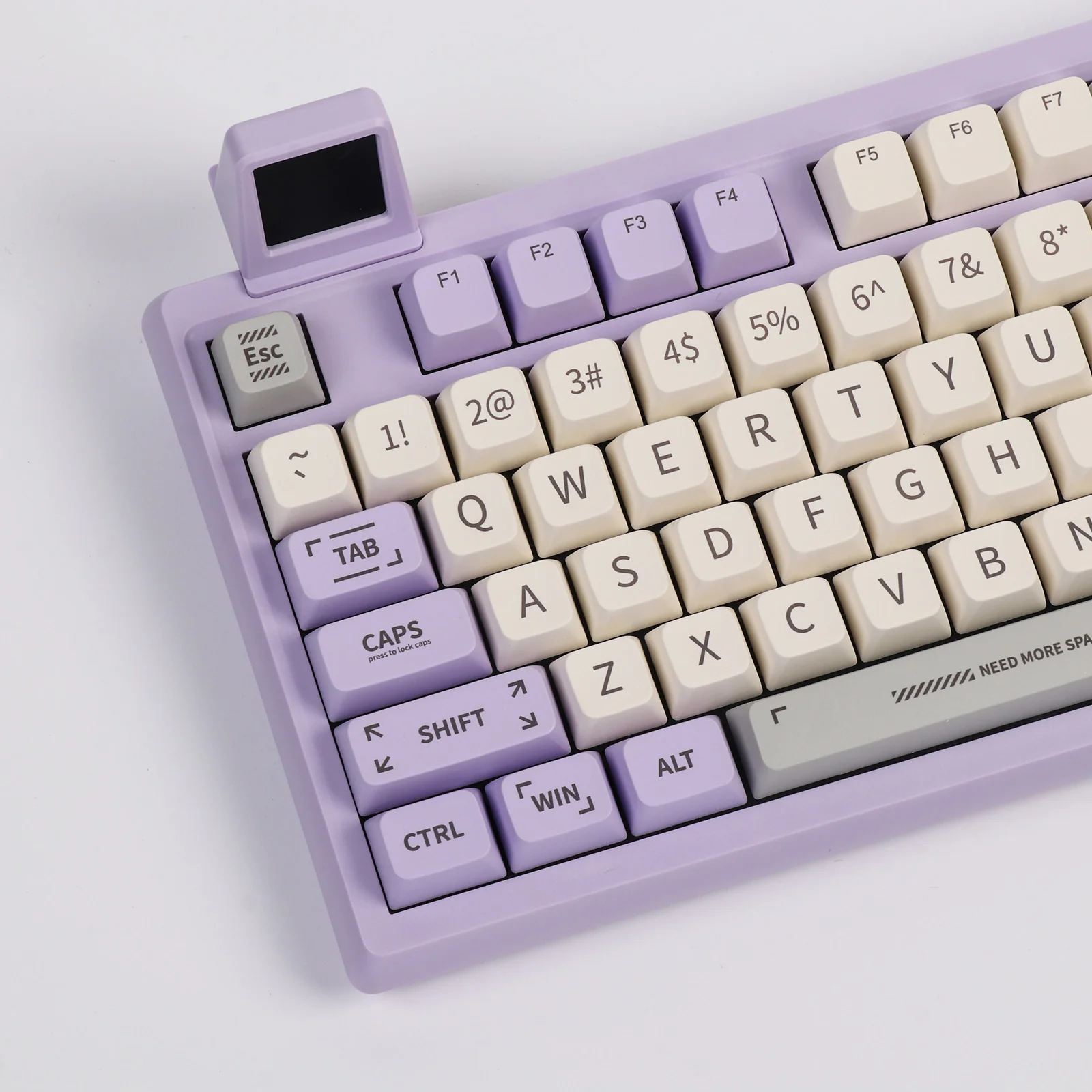 Clavier mécanique compact TKL bicolore lavande et crème avec écran OLED intégré